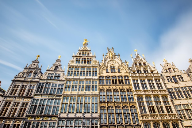 Blick auf die schönen Gebäude auf dem Grote Markt in der Stadt Antwerpen in Belgien