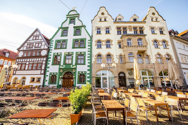 Blick auf die schönen mittelalterlichen Gebäude in der Altstadt von Erfurt, Deutschland