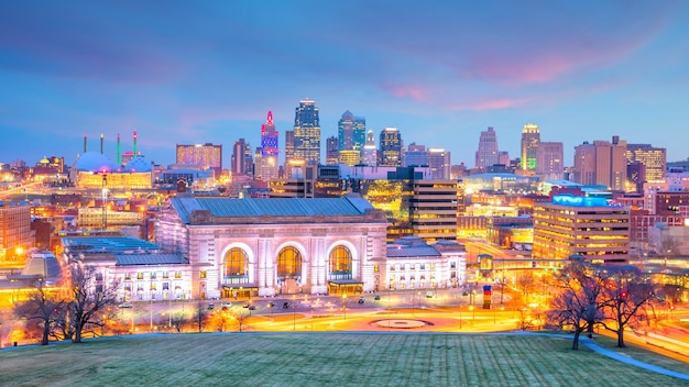 Blick auf die Skyline von Kansas City in Missouri, USA