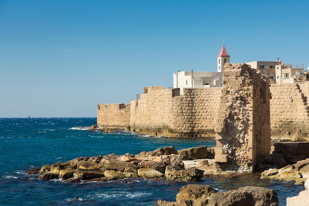 Blick auf die Stadt Akko vom Meer aus