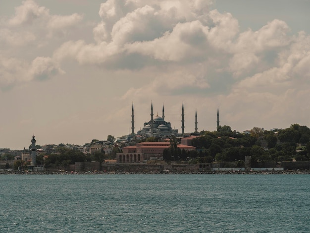 Blick auf die Stadt Istanbul vom Bosporus