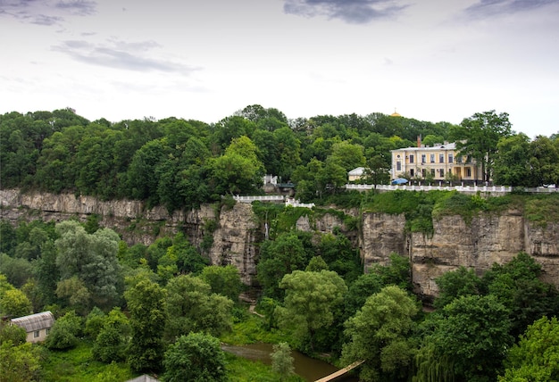 Blick auf die Stadt KamyanetsPodilskiy in der Ukraine im Sommer