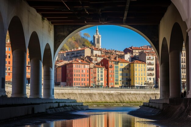 Blick auf die Stadt Lyon unter einer Brücke