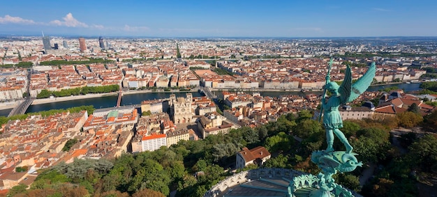 Blick auf die Stadt Lyon von der Spitze der Basilika Notredamedefourviere