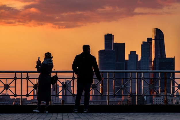 Blick auf die Stadt Moskau bei Sonnenuntergang