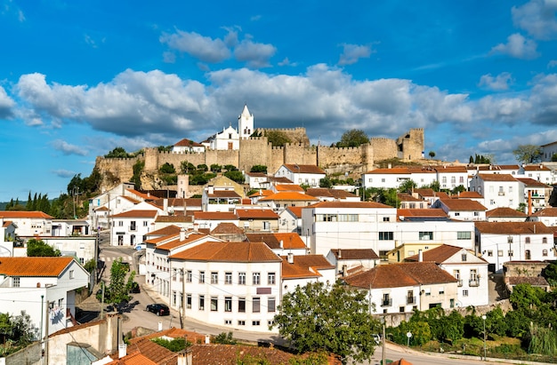 Blick auf die Stadt Penela in Portugal