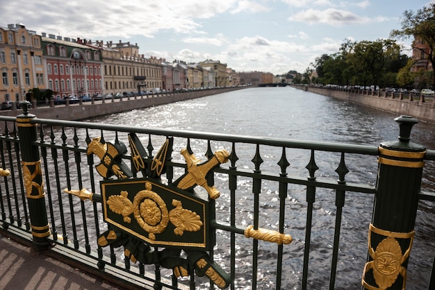 Foto blick auf die stadt st. petersburg, russland, mit berühmten sehenswürdigkeiten