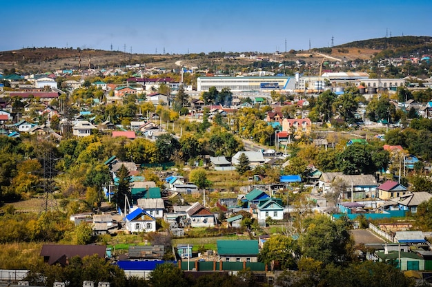 Blick auf die Stadt Ussurijsk aus der Höhe