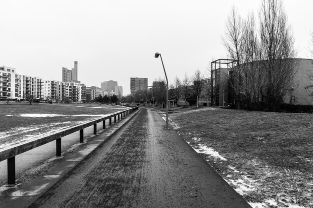 Foto blick auf die stadt vor klarem himmel