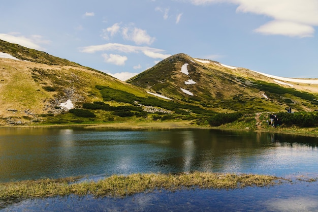 Blick auf die ukrainischen Karpaten. Foto der Natur und der Sommerberge