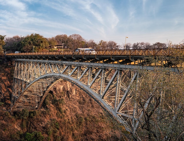 Blick auf die Victoria Falls-Brücke von der Seite Simbabwes