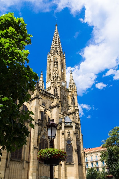 Blick auf die zentrale Kathedrale am sonnigen Tag