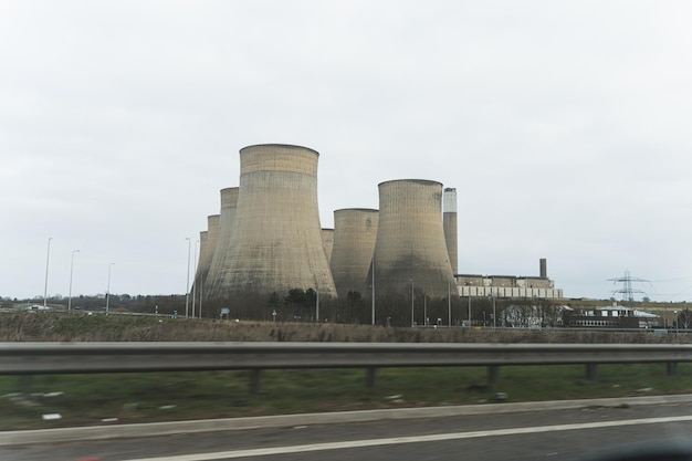 Blick auf ein elektrisches Werk in Birmingham von einem Autostrom- und Energiesystem aus