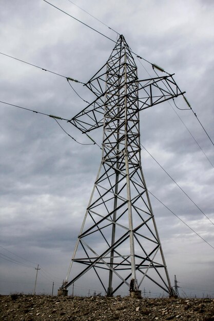 Blick auf einen Mast gegen den Himmel