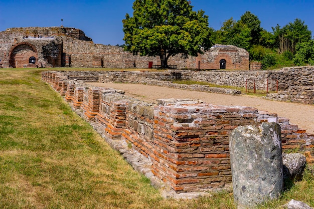 Blick auf Felix Romuliana, Reste des Palastes des römischen Kaisers Galerius in der Nähe von Zajecar, Serbien. Es ist seit 2007 UNESCO-Weltkulturerbe.