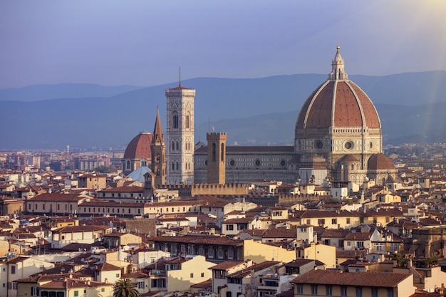 Blick auf Florenz bei Sonnenaufgang vom Aussichtspunkt, Italien