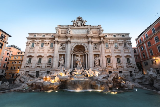 Blick auf Fontana di Trevi-Brunnen in Roma, Latium, Italien.