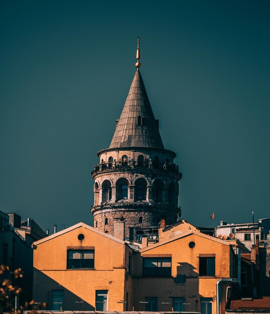 Foto blick auf gebäude in der stadt vor klarem himmel