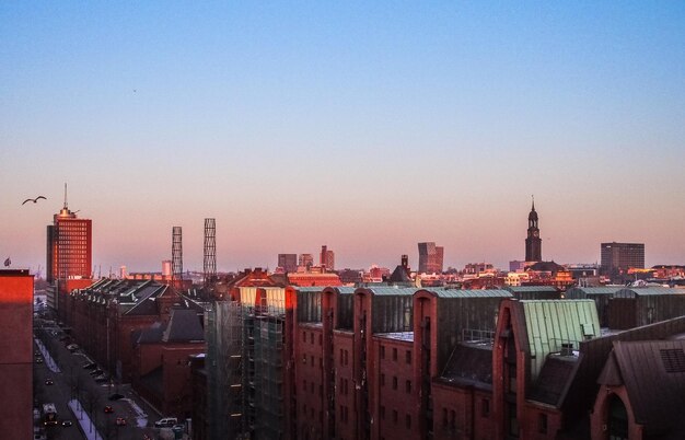 Foto blick auf gebäude in der stadt vor klarem himmel