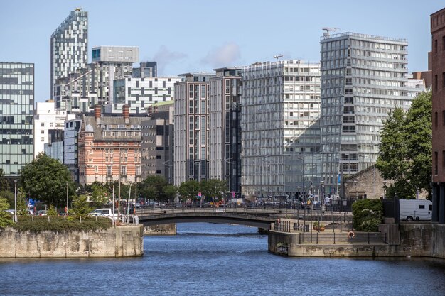 Blick auf Gebäude vom Wapping Dock, Liverpool, England