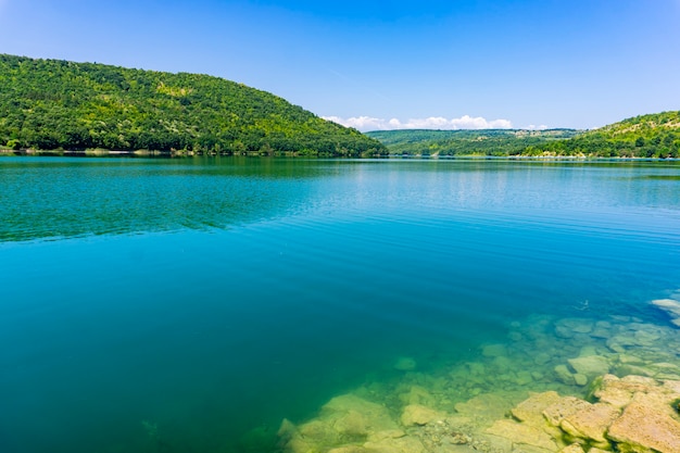 Blick auf Grliste See in der Nähe von Zajacar in Ostserbien