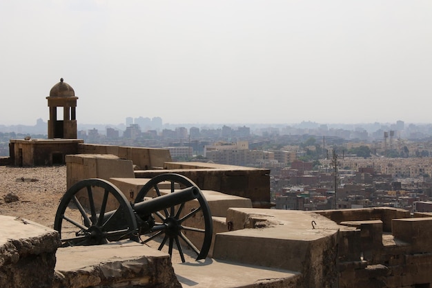 Blick auf Kairo von der Zitadelle. Moschee von Sultan Hassan. Kairo. Ägypten.