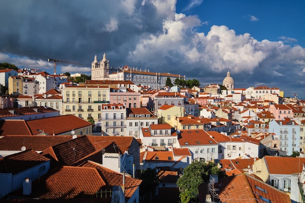 Blick auf Lissabon vom Aussichtspunkt Miradouro de Santa Luzia Lissabon Portugal