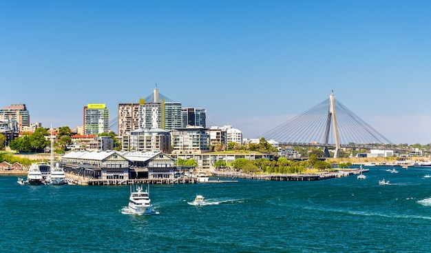 Blick auf Pyrmont District und die Anzac Bridge in Sydney