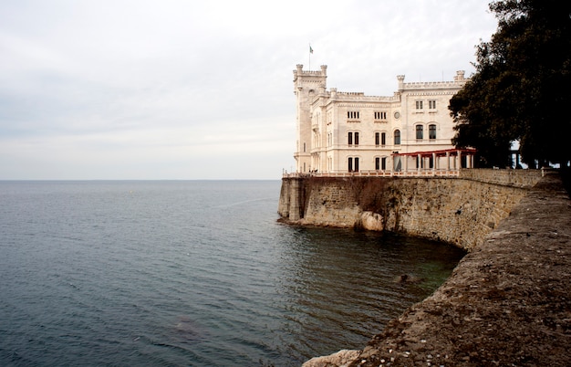 Blick auf Schloss Miramare, Triest - Italien