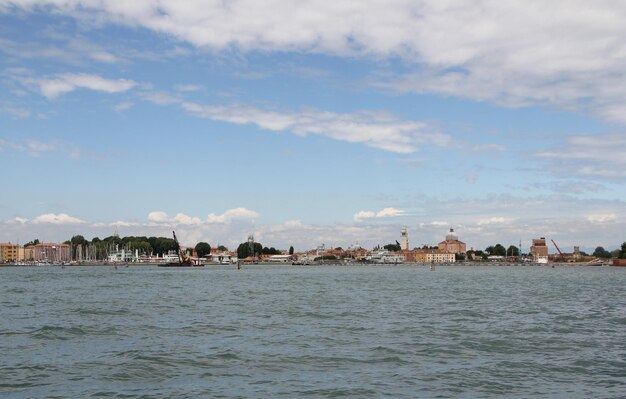 Blick auf Venedig von der Seite der Lagune