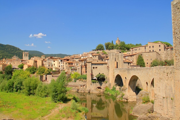 Blick auf Wohngebäude in Besalu