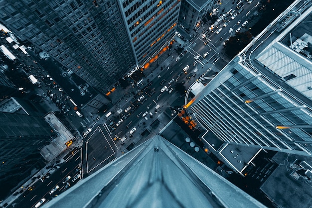 Blick aus der Vogelperspektive auf die Stadtstraße