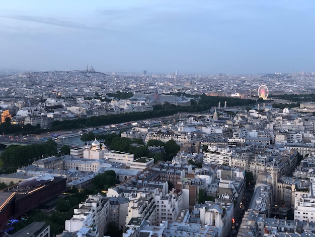 Blick aus der Vogelperspektive auf Gebäude in der Stadt