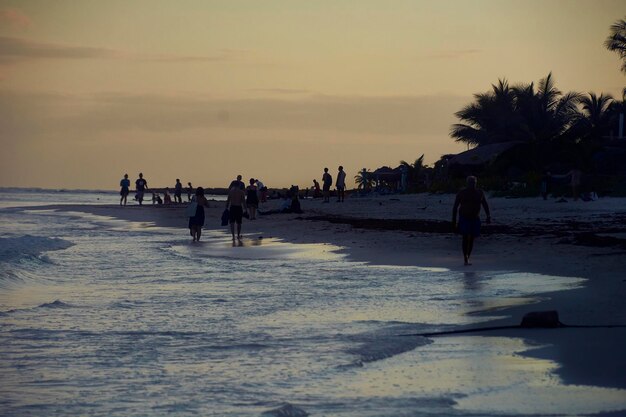 Blick in der Abenddämmerung auf den Strand von xpuHa