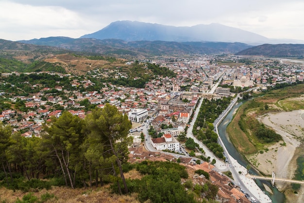 Blick über die Umgebung vom Schloss Berat, Albanien