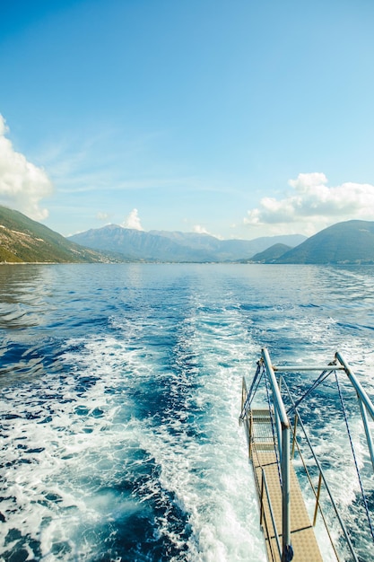 Blick vom Seeboot auf die Insel Lefkada Griechenland