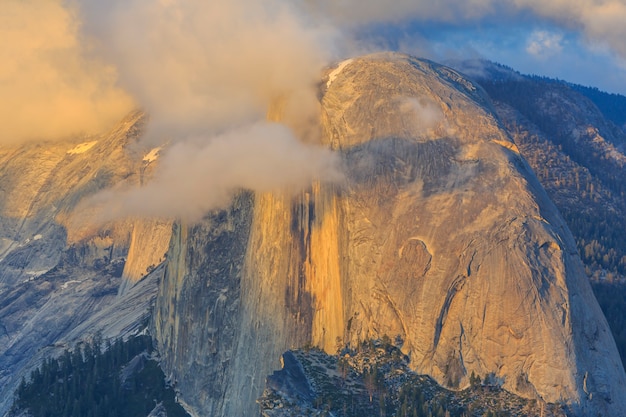 Blick vom Sentinel Dome im Yosemite National Park USA öffnen