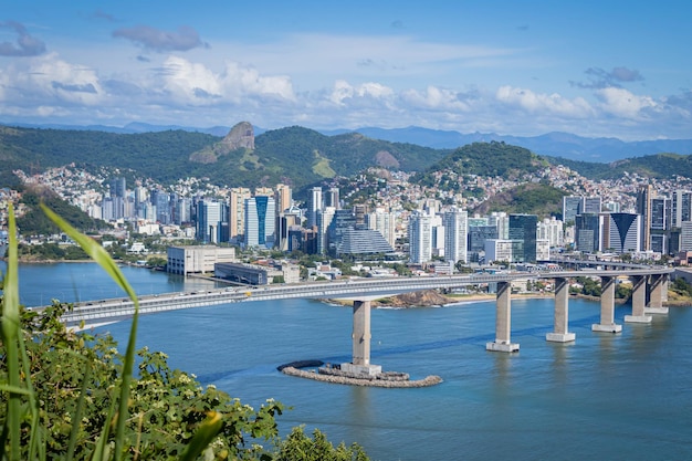 Blick von der dritten Brücke von der Spitze des „Morro do Moreno“ Espirito Santo Brasilien aus