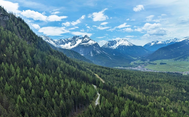Blick von der Spitze der Zugspitze in die Alpen