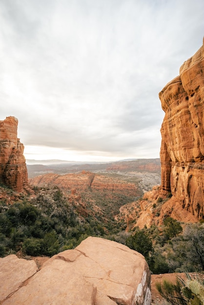 Foto blick von der spitze des cathedral rock in sedona, arizona, bei sonnenuntergang