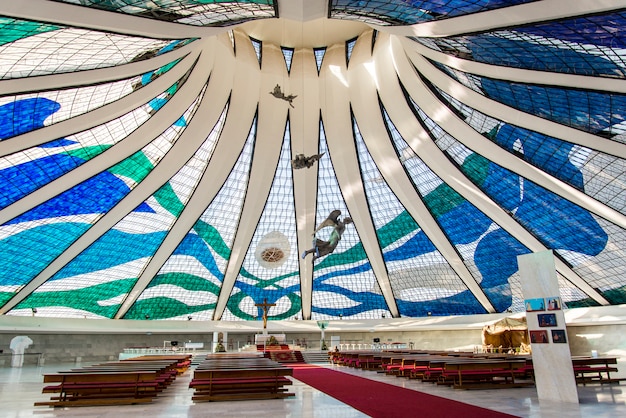 Blick von innen auf die Kathedrale von Brasilia