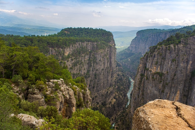 Blick von oben auf das Tal in Taz Kanyonu Türkei