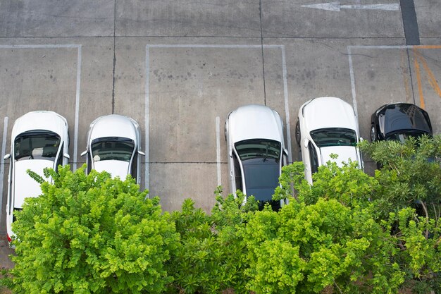 Blick von oben auf den Parkplatz