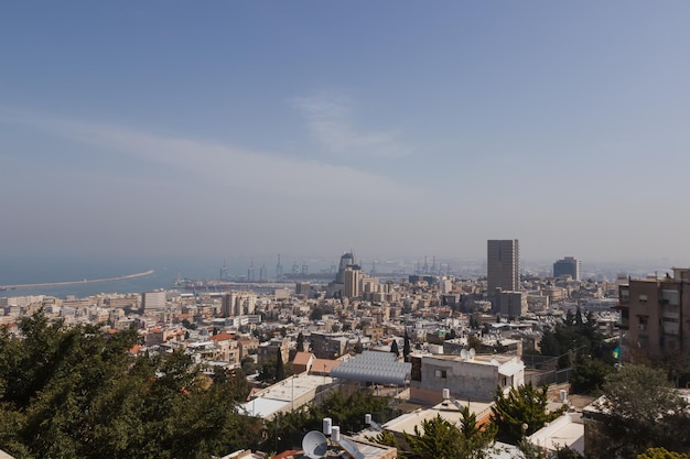 Blick von oben auf die Stadt Haifa