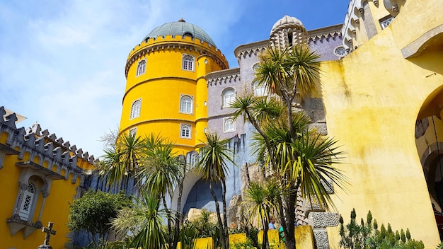 Blick von unten auf den Palacio da Pena von Sintra