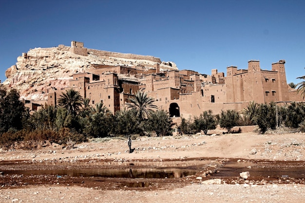 Blick von unten auf Ksar Ait Ben Haddou Marokko