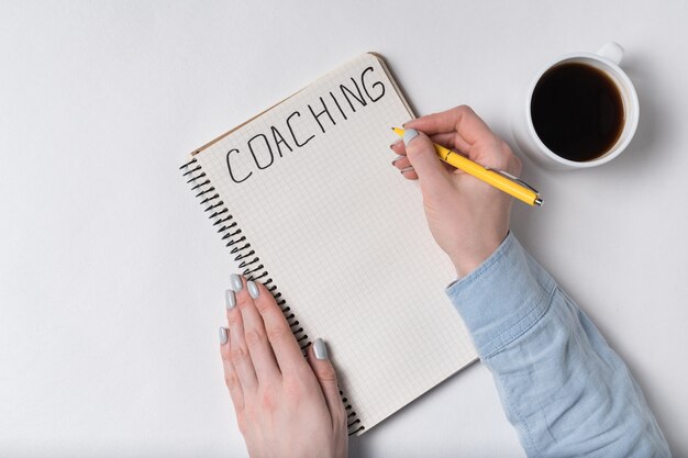 Bloc de notas con la palabra COACHING