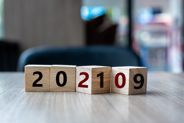 Block 2019 bis 2020 Wort auf Tabellenhintergrund.