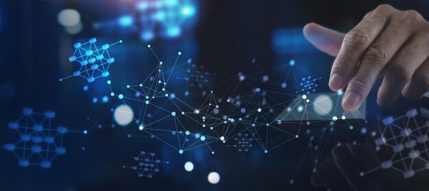 Blockchain-Technologie digitale Blockkette und zukünftiges Netzwerkkonzept Mann verwendet Smartphone mit Internet-Netzwerkverbindung und verschlüsseltem Block innovativer Technologie-Hintergrund