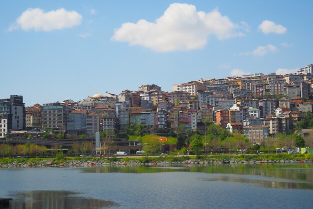 Blocos de construção urbanos do lado asiático de Istambul